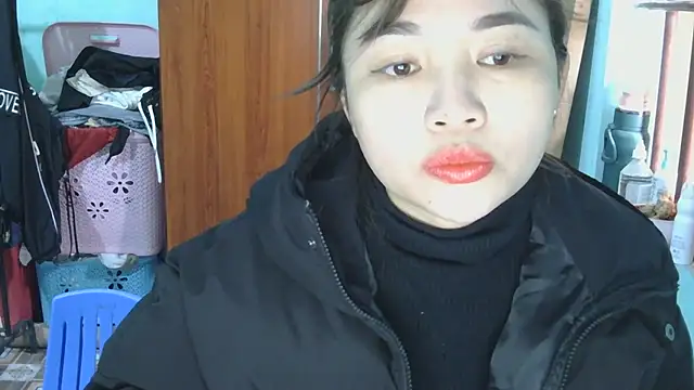 Uhem112 online show from November 2025 12:46:01 AM