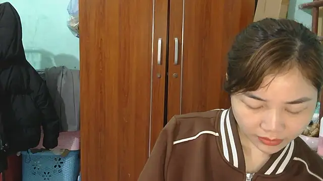 Uhem112 online show from December 2025 01:02:02 AM