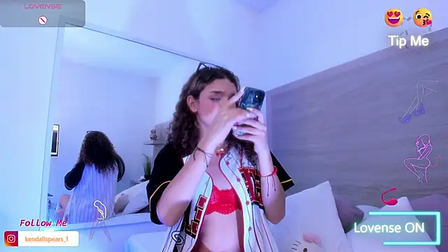 Kylie Cross online show from September 2025 06:46:01 AM