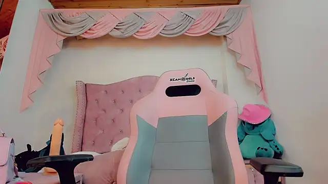  Abby white  online show from November 2025 09:04:01 PM