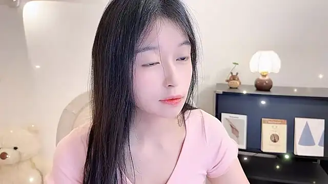 Onechestnut online show from November 2025 10:48:02 AM