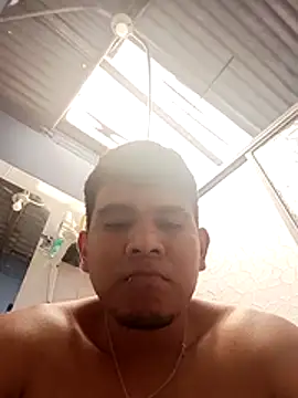 Snapshot of Oscariin96 chatting on February 2026 04:43:02 PM Oscariin96 online show from February 2026 04:43:02 PM