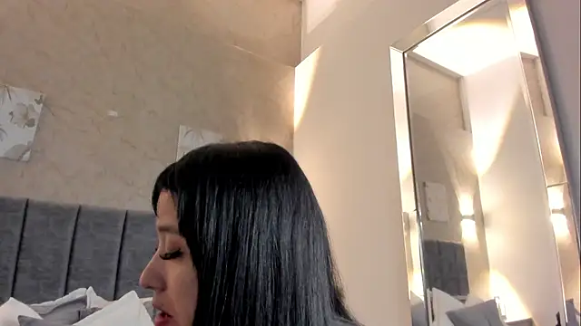 Lunaa bellaa online show from January 2026 07:39:01 PM