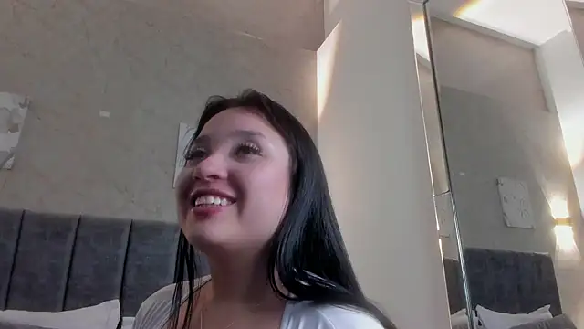 Lunaa bellaa online show from April 2026 06:53:01 PM