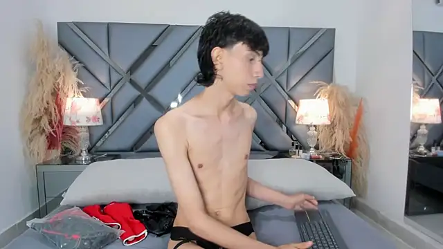 Milan LewisS online show from October 2025 12:38:01 PM