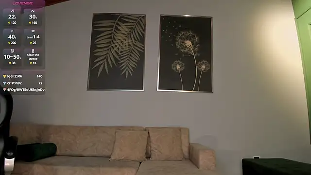 Snapshot of MeganScott chatting on December 2024 11:13:02 PM MeganScott online show from December 2024 11:13:02 PM