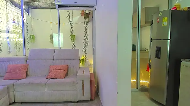 Snapshot of stangirls_ chatting on February 2026 09:13:01 PM stangirls online show from February 2026 09:13:01 PM