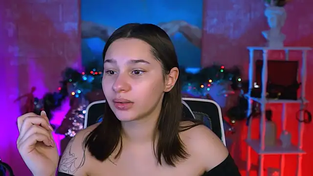 KimClarks  online show from December 2025 12:33:02 PM