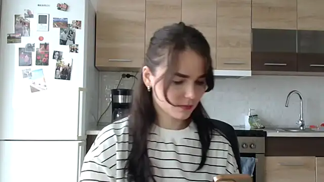 Silviaa a online show from September 2025 01:05:02 PM