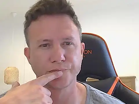 Snapshot of TroyDieselXXX chatting on October 2025 06:36:02 AM TroyDieselXXX online show from October 2025 06:36:02 AM