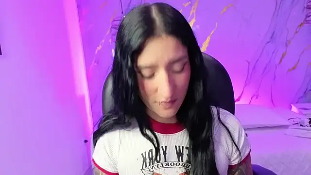 Scaarlettfox online show from November 2025 07:51:02 PM