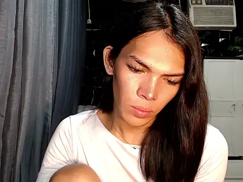 ladyhotcuming online show from June 2026 07:20:01 PM