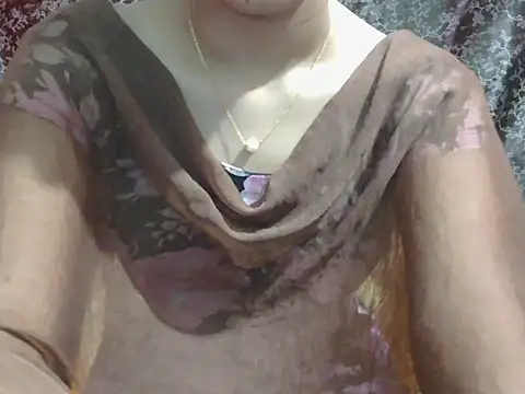 Snapshot of lovely_soniya chatting on July 2026 06:05:01 AM lovely soniya online show from July 2026 06:05:01 AM