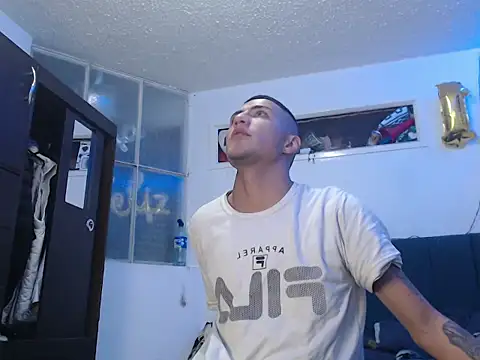 Snapshot of man_porn13 chatting on October 2025 11:33:02 AM man porn13 online show from October 2025 11:33:02 AM