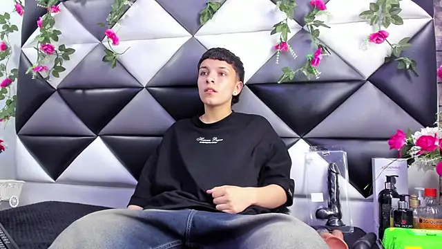 Megan Thompson  online show from October 2025 02:02:05 AM