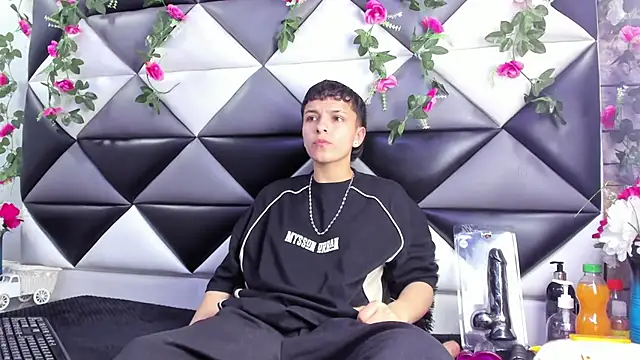 Megan Thompson  online show from November 2025 02:17:02 AM