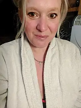 Bouncy-Bella28X online show from October 2025 08:27:05 AM