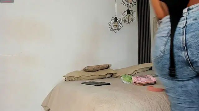 keyla mejia online show from March 2026 12:00:02 PM