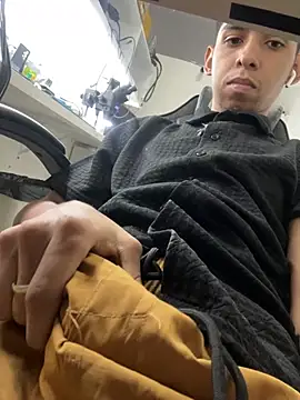 Snapshot of Oqui chatting on April 2026 09:32:01 PM Oqui online show from April 2026 09:32:01 PM