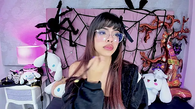 Snapshot of ZarahQueen chatting on October 2025 10:32:02 PM ZarahQueen online show from October 2025 10:32:02 PM