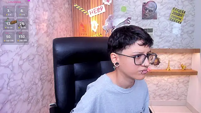 Snapshot of CharlieTaylor__ chatting on October 2025 01:18:01 PM CharlieTaylor   online show from October 2025 01:18:01 PM