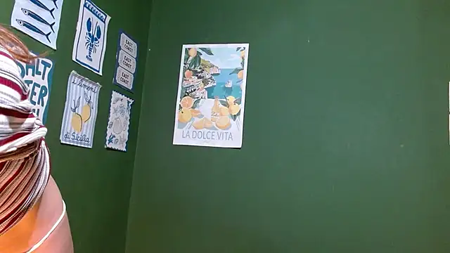 Roxiehood online show from December 2025 09:35:01 PM