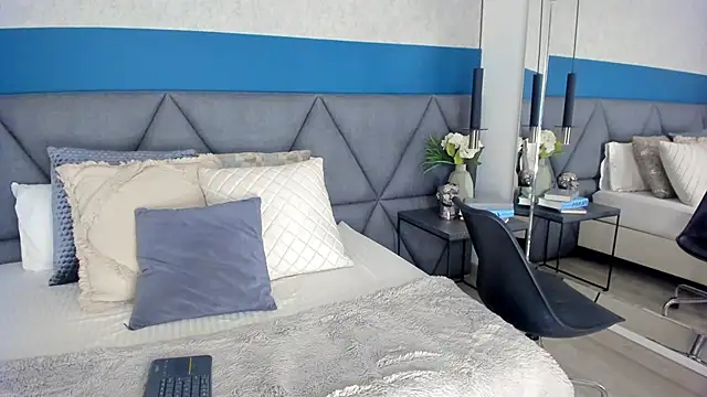 Snapshot of Mia_Roswell chatting on October 2025 11:03:02 PM Mia Roswell online show from October 2025 11:03:02 PM