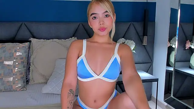 Snapshot of Mia_Roswell chatting on December 2025 12:18:01 AM Mia Roswell online show from December 2025 12:18:01 AM