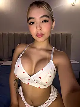 Snapshot of Mia_Roswell chatting on January 2026 11:18:01 PM Mia Roswell online show from January 2026 11:18:01 PM