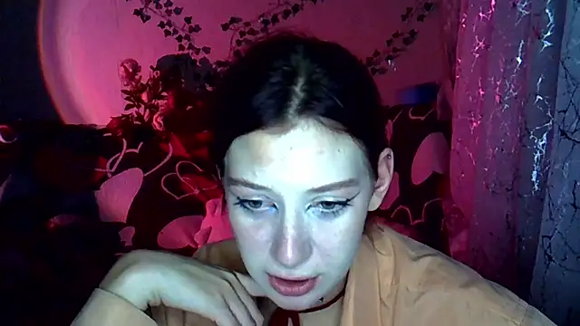 Lily Ember online show from November 2025 04:40:01 PM