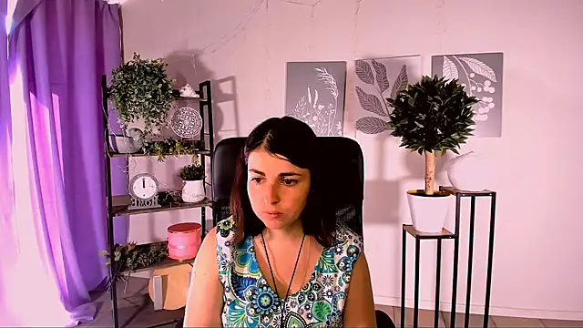 Snapshot of MartaEdams chatting on June 2026 05:07:01 AM MartaEdams online show from June 2026 05:07:01 AM