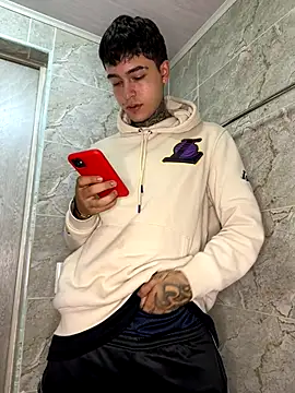 samm4044 online show from October 2025 04:35:02 AM