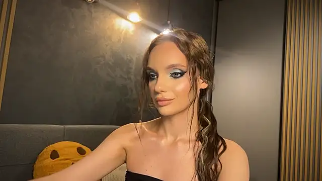 litlle angelll online show from October 2025 04:38:02 PM