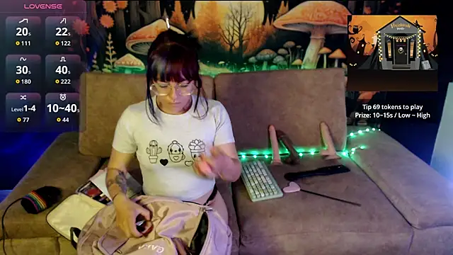 LunaBunny8 online show from October 2025 08:11:02 AM