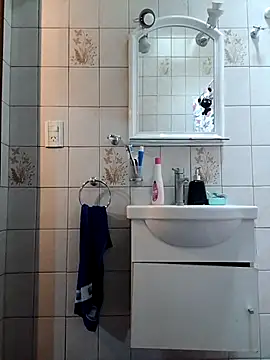 juanpa8453 online show from October 2025 05:10:02 PM