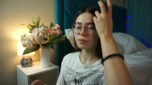 ywixos online show from January 2026 02:22:02 PM