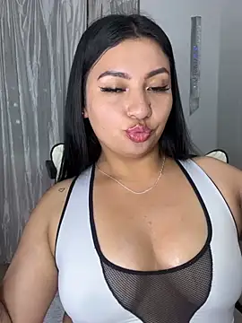 Issa Santana online show from May 2026 09:34:02 PM