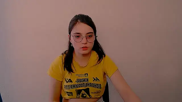 Snapshot of Sun_Shine__ chatting on May 2026 01:07:01 PM Sun Shine online show from May 2026 01:07:01 PM
