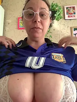 Snapshot of LupeLok chatting on July 2026 04:24:01 PM LupeLok online show from July 2026 04:24:01 PM