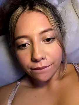 MissCat  online show from October 2025 03:15:02 AM