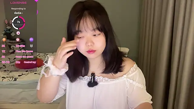 Kittenfishing online show from November 2025 06:32:01 PM