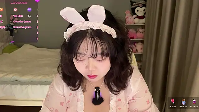 Kittenfishing online show from November 2025 03:17:02 PM