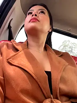 CrisMarulanda online show from November 2025 04:51:02 PM