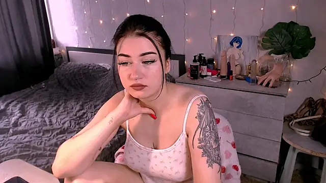 Snapshot of Katie_Kiss chatting on June 2026 07:44:01 AM Katie Kiss online show from June 2026 07:44:01 AM
