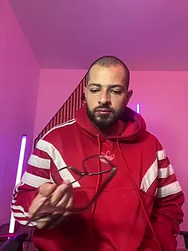 Snapshot of magnumchris chatting on February 2026 11:30:01 AM magnumchris online show from February 2026 11:30:01 AM