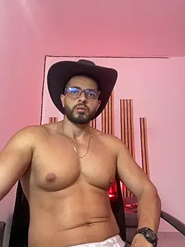 Snapshot of magnumchris chatting on April 2026 07:26:01 PM magnumchris online show from April 2026 07:26:01 PM