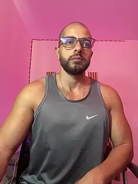 Snapshot of magnumchris chatting on April 2026 01:01:01 PM magnumchris online show from April 2026 01:01:01 PM