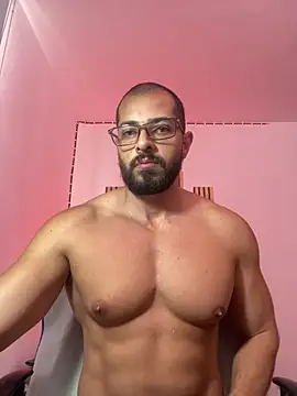 Snapshot of magnumchris chatting on May 2026 02:33:01 PM magnumchris online show from May 2026 02:33:01 PM