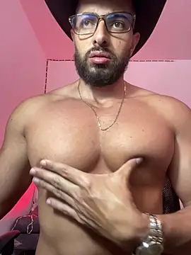 Snapshot of magnumchris chatting on May 2026 01:56:01 AM magnumchris online show from May 2026 01:56:01 AM