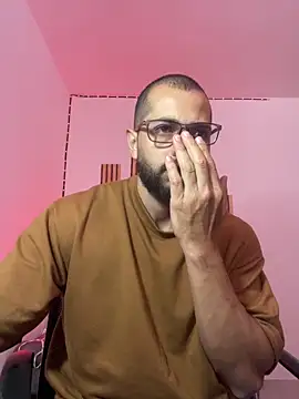 Snapshot of magnumchris chatting on May 2026 02:07:02 AM magnumchris online show from May 2026 02:07:02 AM